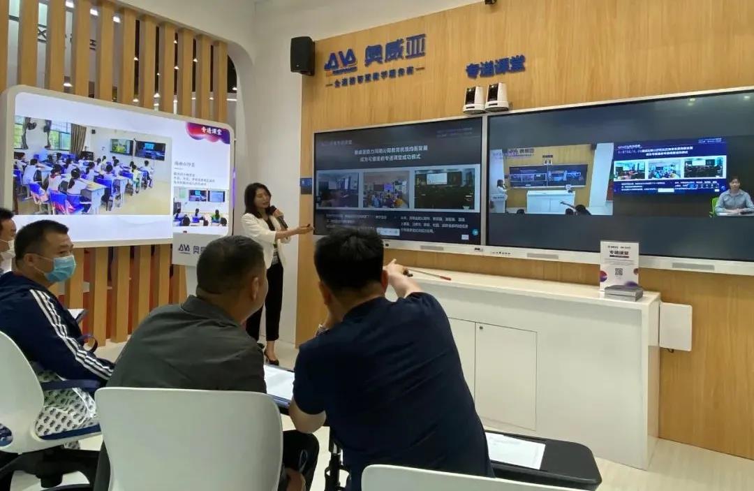 為來賓們分享沁陽市案例.jpg 為來賓們分享沁陽市案例.jpg