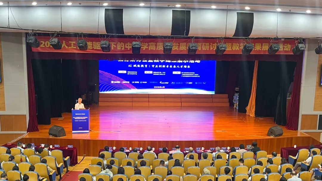 會(huì)議現(xiàn)場(chǎng).jpg 會(huì)議現(xiàn)場(chǎng).jpg