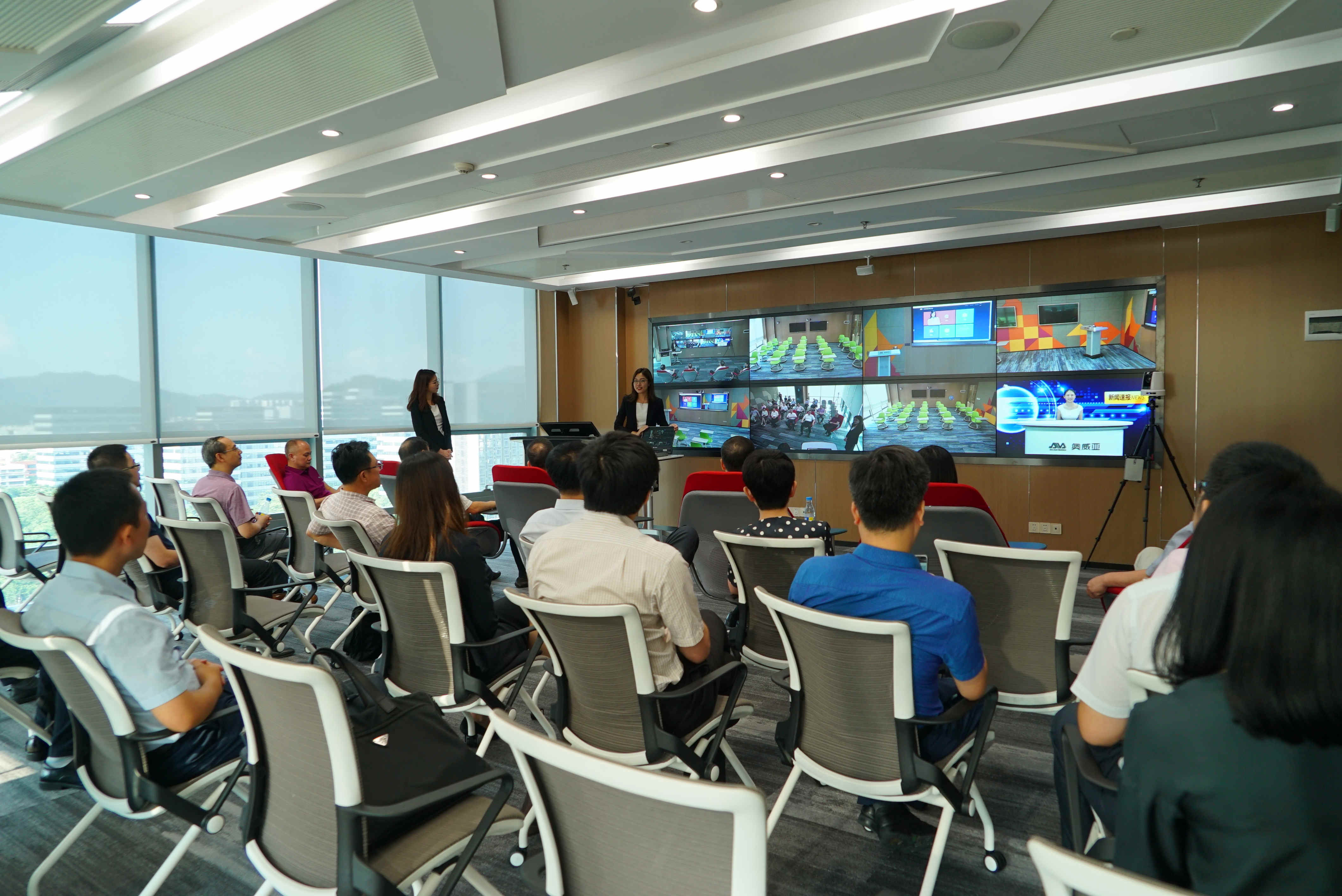 中國國新、上海華誼、中國文發(fā)，三方領(lǐng)導(dǎo)參觀奧威亞